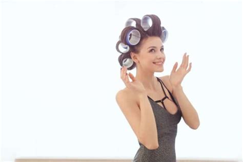 How to Properly Use Velcro Rollers to Prevent Damage to Your Fine Hair | Softer Hair