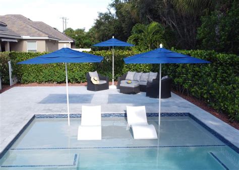 What are the best umbrellas for in-pool use? FiberBuilt Umbrellas ...