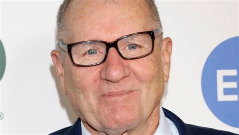 Modern Family's Gas Station Scene Closely Mirrors A Real-Life Experience Ed O'Neill Once Had