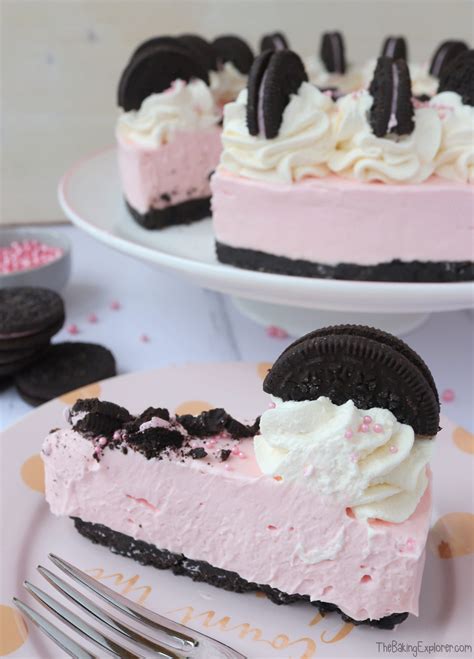 Strawberry Oreo Cheesecake (No Bake) - The Baking Explorer