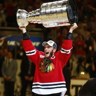 Jonathan Toews Bio [2024 Update] - Blackhawks & Net worth - Players Bio