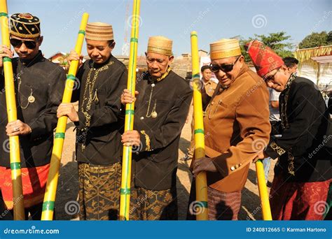 Deputy Regent of Sumbawa Opened the Moyo Festival Marked by the Art of Beating Rantok Editorial ...