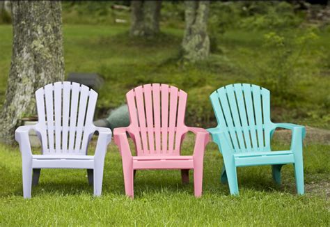 How to Paint Plastic Lawn Chairs | eHow.com | Plastic patio furniture, Plastic garden chairs ...