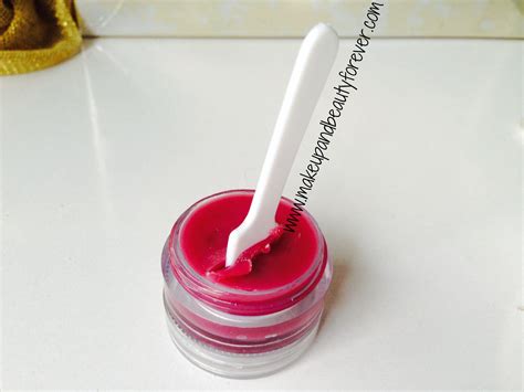 Easy Quick Lip Scrub DIY, Make your own Sugar Lip Scrub on the go