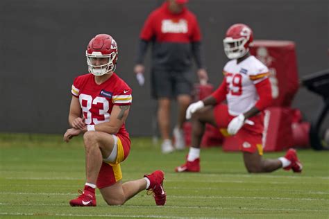 Travis Kelce provides first impression of Chiefs rookie TE Noah Gray