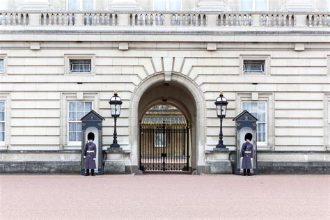 Free stock photo of buckingham palace, guard, london