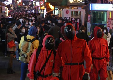 Itaewon crowded with people on Halloween weekend [PHOTOS] - The Korea Times