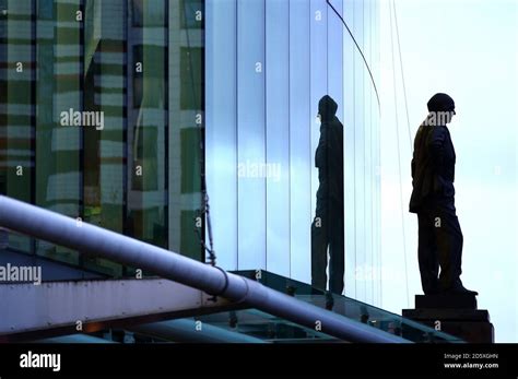 Sir Matt Busby statue Stock Photo - Alamy