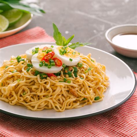 Egg Maggi Recipe – How To Make Healthy Egg Maggi - Licious