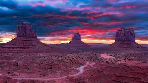 West and East Mitten Buttes (Monument Valley Navajo Tribal Park) - backiee