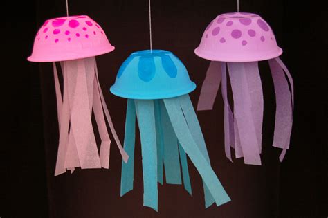 Paper Bowl Jellyfish | Kids' Crafts | Fun Craft Ideas | FirstPalette.com