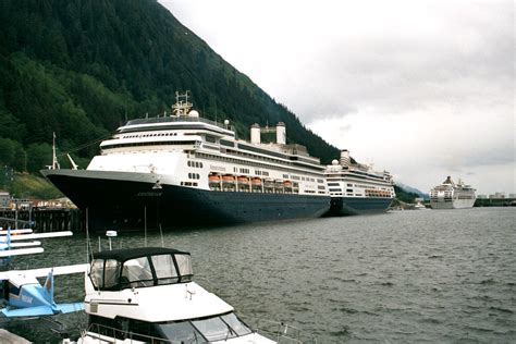 File:Cruise Ships in Juneau Alaska.jpg - Wikipedia, the free encyclopedia