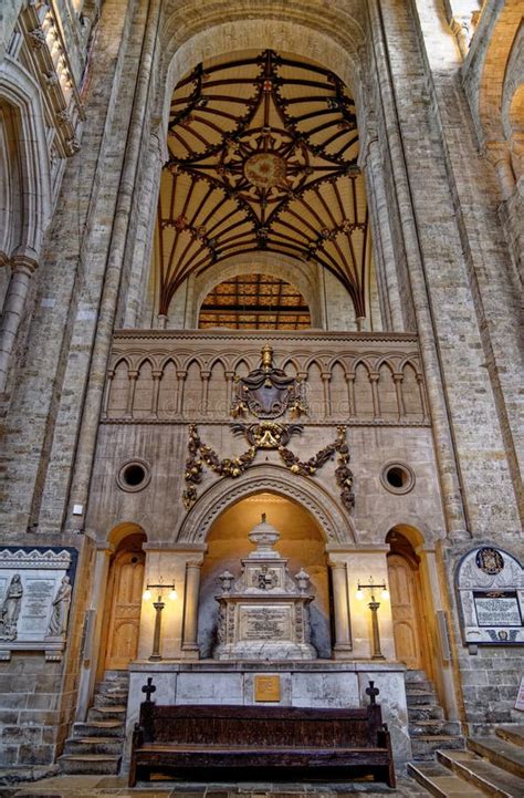 Interior of Winchester Cathedral Editorial Stock Image - Image of landmark, ceiling: 154718004