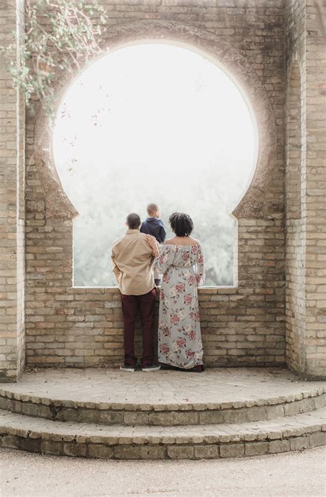 Zilker Botanical Garden Maternity Session - amyodom.com