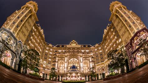 Disney Parks After Dark: Tokyo Disneyland Hotel Shines at Night ...