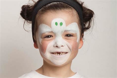 Ghost face paint: Halloween ideas for kids | MadeForMums