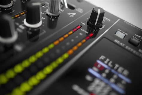 5 Mistakes Every Beginner DJ Needs To Avoid - We Are Crossfader