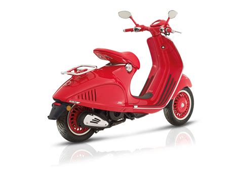 2016 - 2018 (Vespa 946) RED | Top Speed