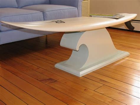 Pin by Erin Shea on Artesanatos rústicos/surf | Surfboard coffee table, Surf decor, Beach house ...