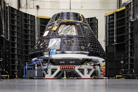 Artemis 2 astronauts get first look at their Orion moonship ...