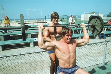 Vintage photos of a young Arnold Schwarzenegger in his physical prime ...