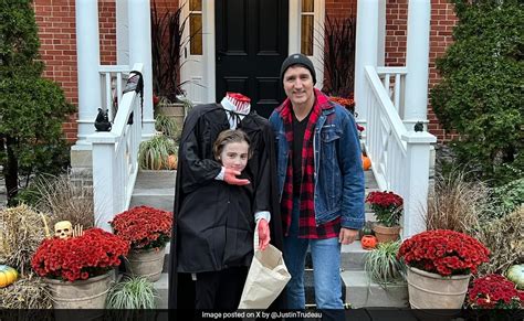 Justin Trudeau Draws Backlash Over Son's 'Headless' Halloween Costume