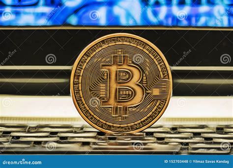 Close Up Physical Bitcoin Coin Stock Photo - Image of banking, design: 152703448