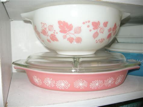 Pyrex is pretty and popular in pink! | Vintage cookware, Pyrex vintage, Pyrex