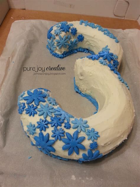 Trendy TreeHouse: Number 3 shaped cake tutorial