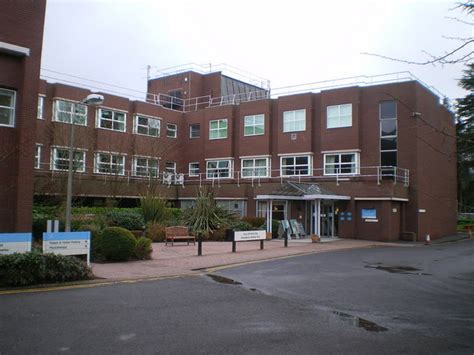 Wolverhampton Nuffield Hospital © Richard Law cc-by-sa/2.0 :: Geograph Britain and Ireland