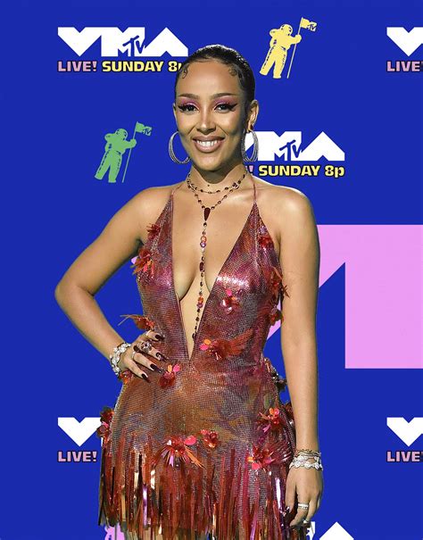 Doja Cat Wears Versace To The 2020 VMAs - Essence | Essence