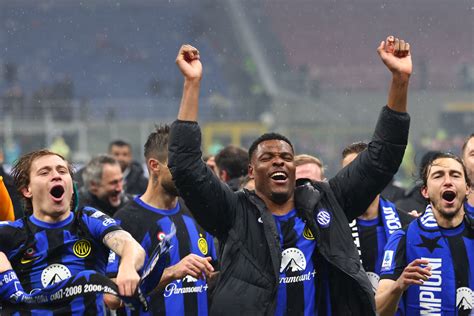 Photo - Inter Milan squad raise 2023-24 Serie A trophy