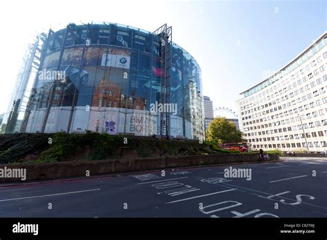 London uk imax roundabout landmark hi-res stock photography and images - Alamy