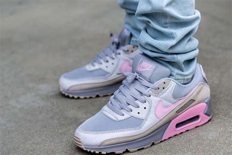 Nike Air Max 90 Vast Grey / Pink Review