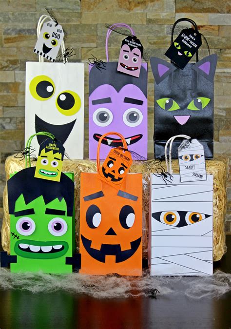 Halloween Favor Bag | Halloween party bags, Halloween party diy ...