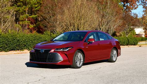 The All-New Toyota Avalon Hybrid Combines Luxury With Efficiency – Auto Trends Magazine