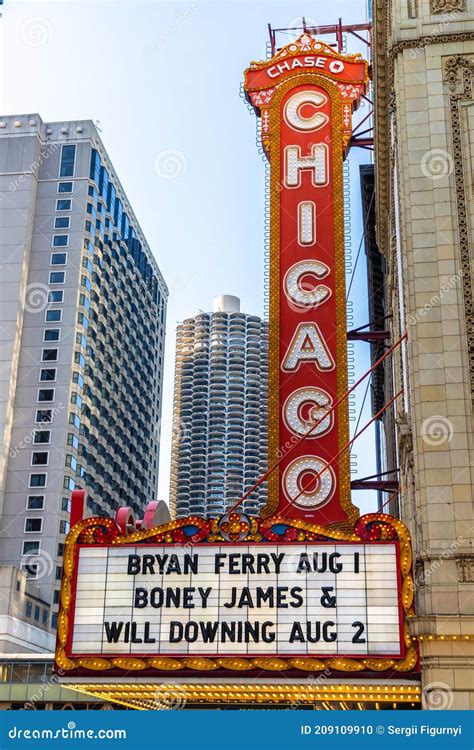 Chicago Theatre sign editorial image. Image of facade - 209109910