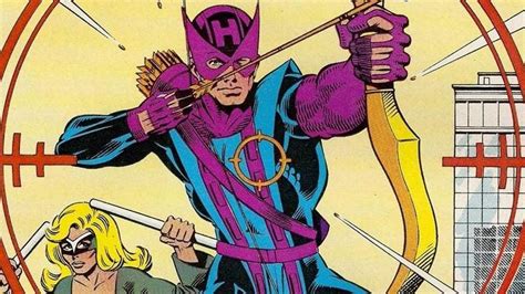 Hawkeye New Clip Jokes About Old School Marvel Comics Costume