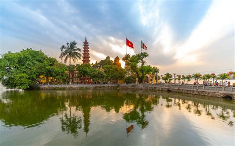 Tran Quoc Pagoda Travel Guides - Oldest Pagoda in Hanoi