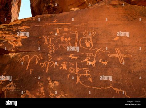 Indian petroglyphs of the Anasazi, Atlatl rock, Valley of Fire State ...