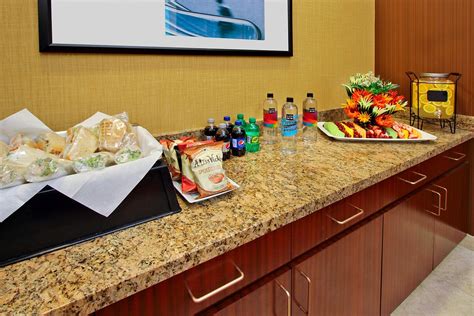 COURTYARD BY MARRIOTT OAKLAND DOWNTOWN - Updated 2022 Prices & Hotel ...