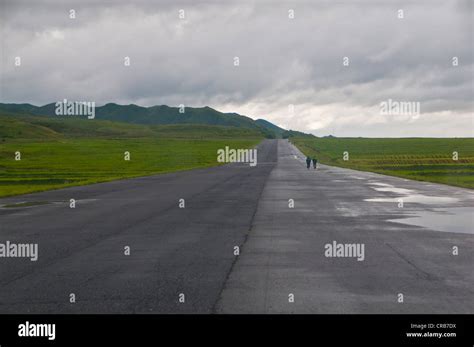 Empty highway north korea asia hi-res stock photography and images - Alamy