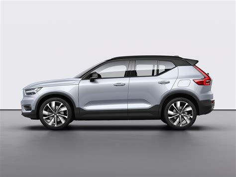 Volvo XC40 Recharge P8 AWD in Glacier Silver - Volvo Car USA Newsroom