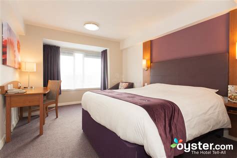 Premier Inn Edinburgh City Centre (Princes Street) Hotel Review: What To REALLY Expect If You Stay