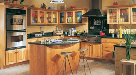 What’s the Difference Between a Kitchen Island & a Breakfast Bar? | Remodeling Tips | DreamMaker ...