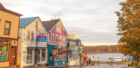 The Prettiest Small Towns in New England - PureWow Maine Road Trip, New England Road Trip, New ...