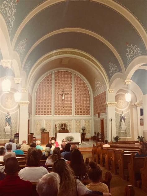 Hundreds turn out for Mollie Tibbetts' vigil at her hometown church