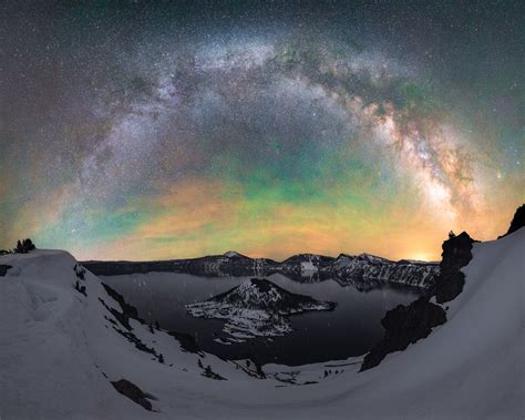 The milky way arching over Crater Lake Oregon (OC)[2000x1600] @rosssvhphoto | Nature photography ...