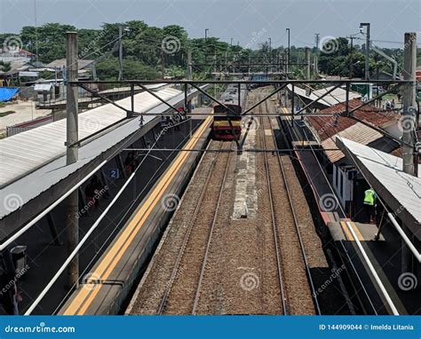 Cisauk Station in Serpong editorial stock image. Image of train - 144909044