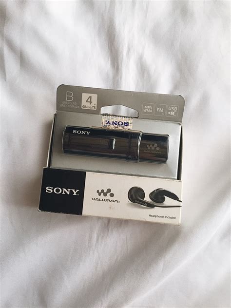 Sony Walkman NWZ-B183F 4GB in Black, Audio, Portable Music Players on ...